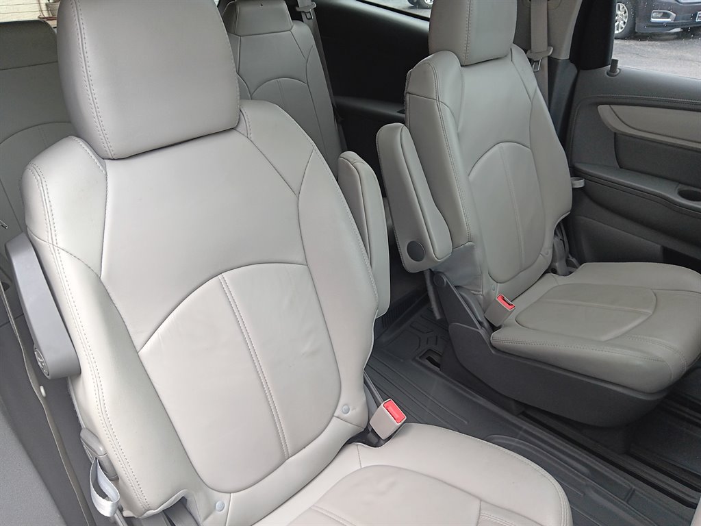 2016 Chevrolet Traverse LT photo